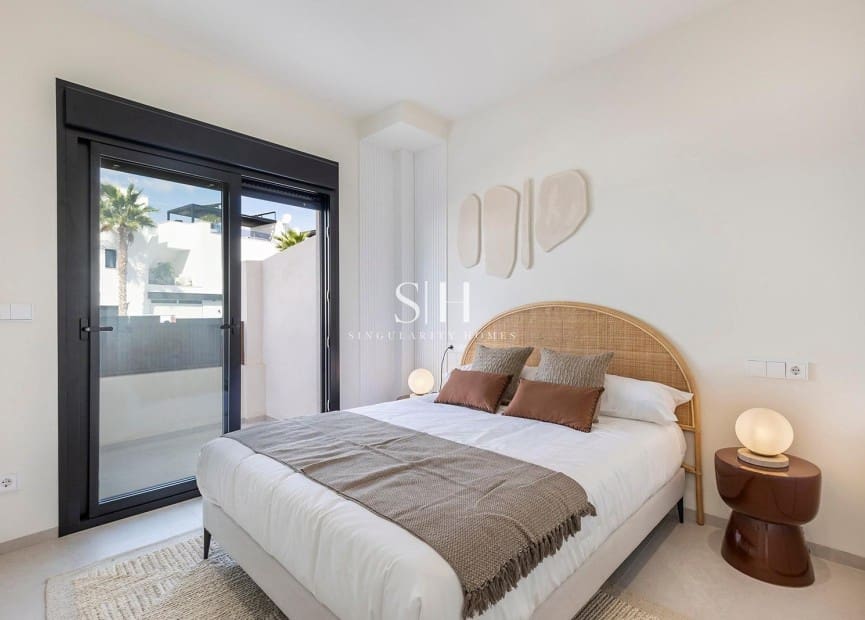 3 soverom Villa til salgs i Los Alcazares med svømmebasseng - € 429 000 (Ref: 9811079)