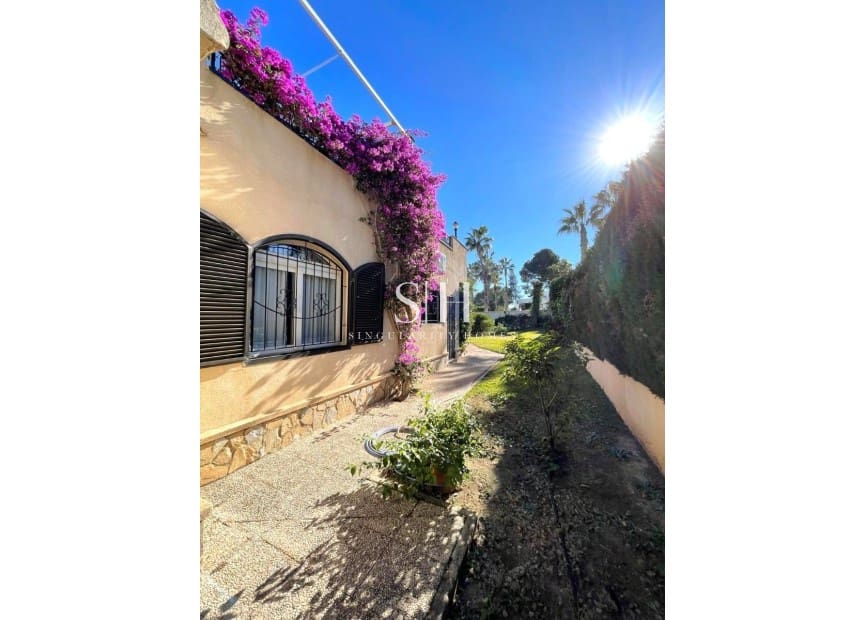 3 bedroom Villa for sale in Villamartin - € 639,000 (Ref: 9811093)
