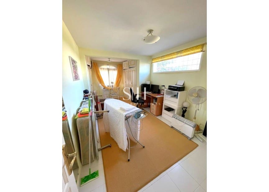 3 bedroom Villa for sale in Villamartin - € 639,000 (Ref: 9811093)