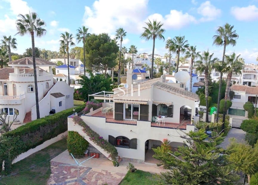 3 bedroom Villa for sale in Villamartin - € 639,000 (Ref: 9811093)