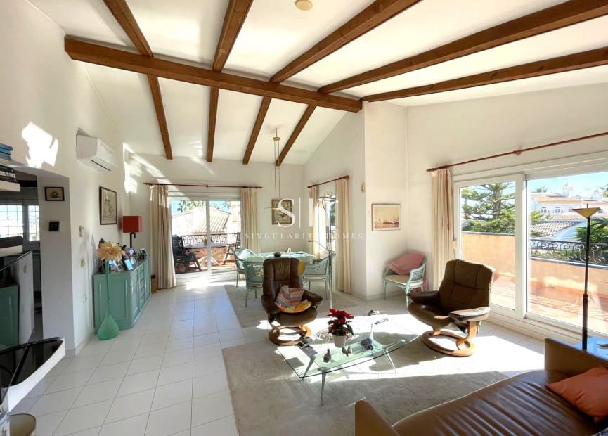 3 bedroom Villa for sale in Villamartin - € 639,000 (Ref: 9811093)