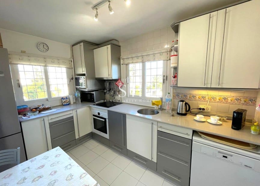 3 bedroom Villa for sale in Villamartin - € 639,000 (Ref: 9811093)