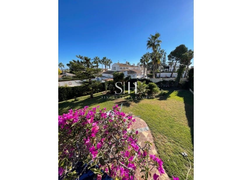 3 bedroom Villa for sale in Villamartin - € 639,000 (Ref: 9811093)
