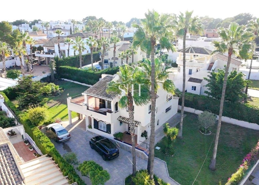3 bedroom Villa for sale in Villamartin - € 639,000 (Ref: 9811093)