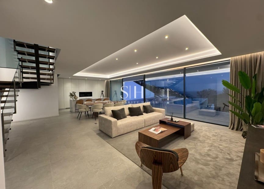 4 bedroom Villa for sale in Altea with pool - € 2,290,000 (Ref: 9811094)