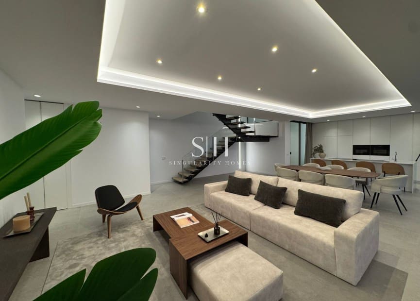 4 bedroom Villa for sale in Altea with pool - € 2,290,000 (Ref: 9811094)