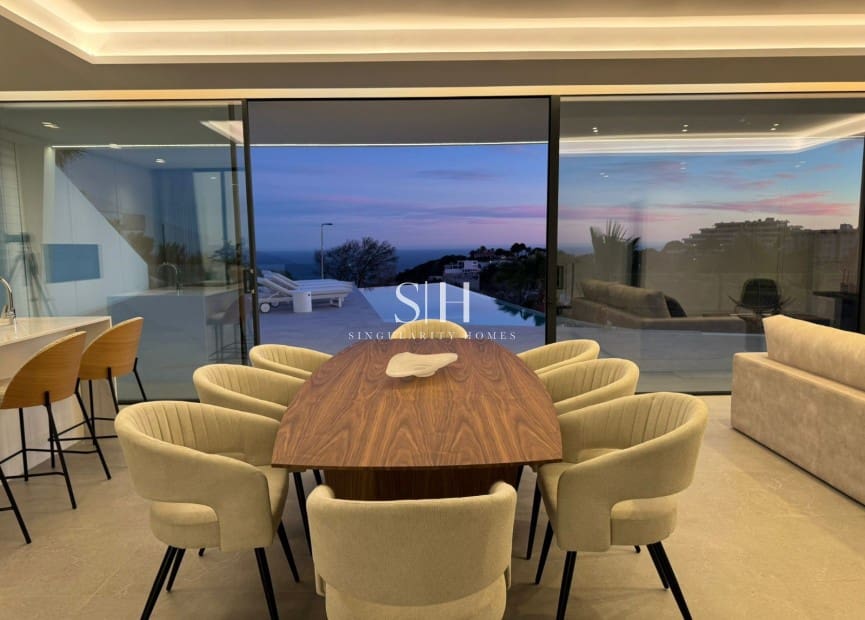 4 bedroom Villa for sale in Altea with pool - € 2,290,000 (Ref: 9811094)