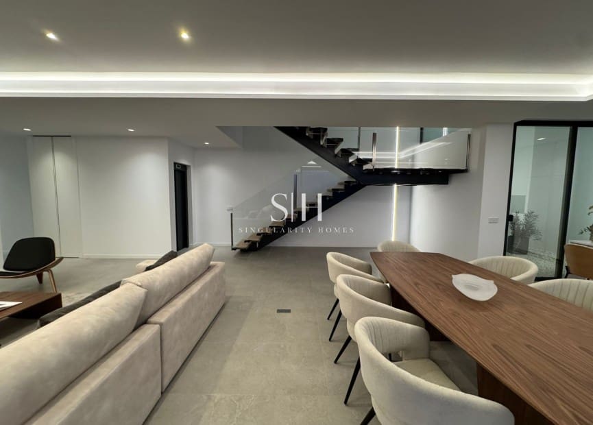 4 bedroom Villa for sale in Altea with pool - € 2,290,000 (Ref: 9811094)
