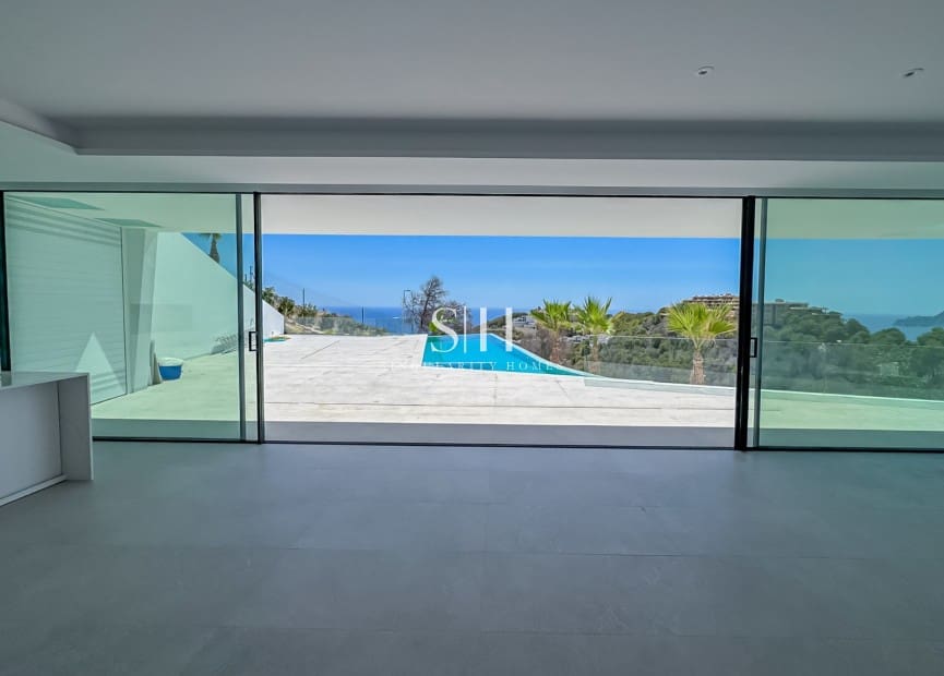 4 bedroom Villa for sale in Altea with pool - € 2,290,000 (Ref: 9811094)