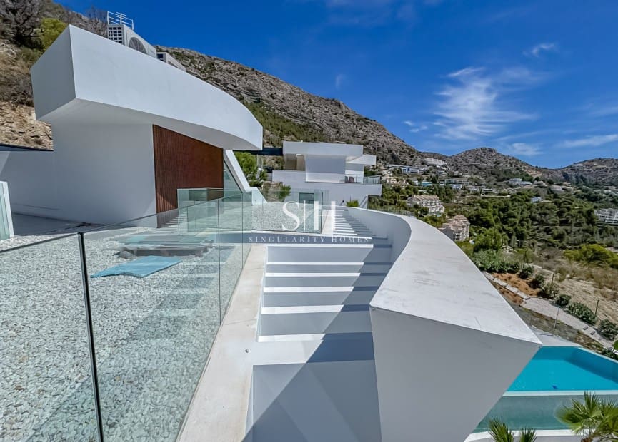 4 bedroom Villa for sale in Altea with pool - € 2,290,000 (Ref: 9811094)