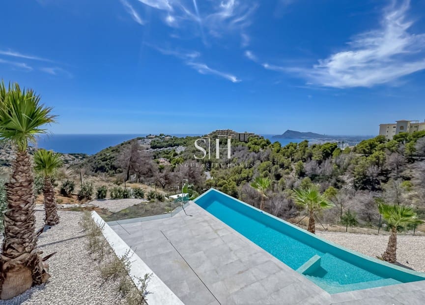 4 bedroom Villa for sale in Altea with pool - € 2,290,000 (Ref: 9811094)