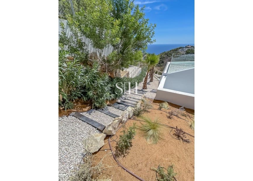 4 bedroom Villa for sale in Altea with pool - € 2,290,000 (Ref: 9811094)