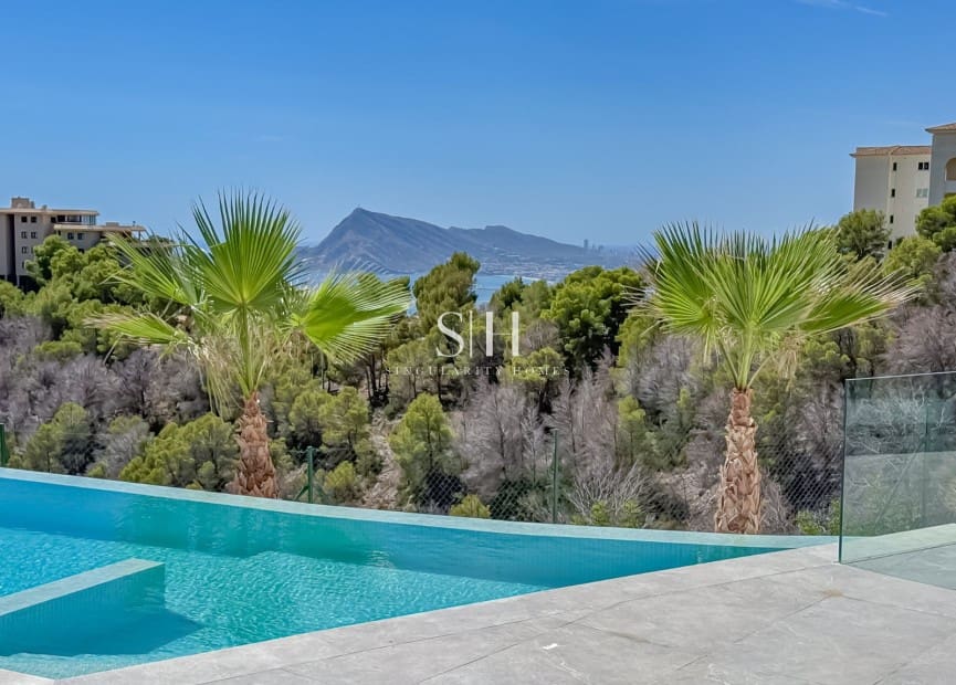 4 bedroom Villa for sale in Altea with pool - € 2,290,000 (Ref: 9811094)