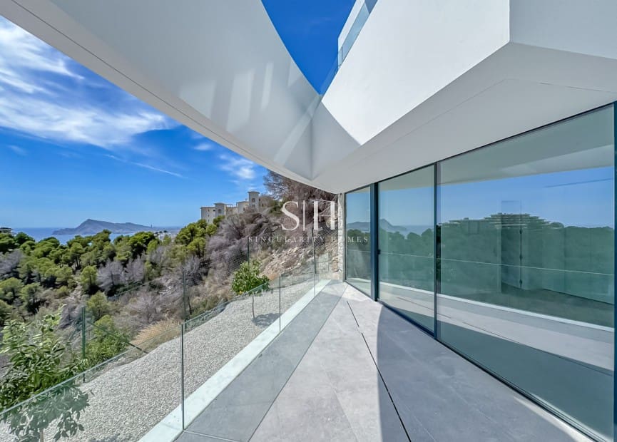 4 bedroom Villa for sale in Altea with pool - € 2,290,000 (Ref: 9811094)