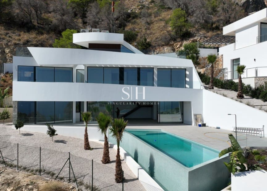 4 bedroom Villa for sale in Altea with pool - € 2,290,000 (Ref: 9811094)