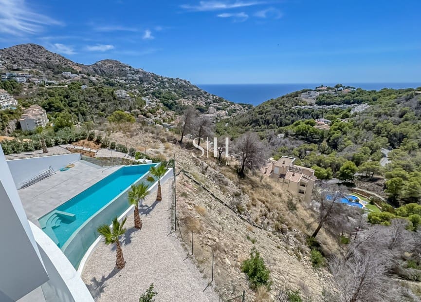 4 bedroom Villa for sale in Altea with pool - € 2,290,000 (Ref: 9811094)