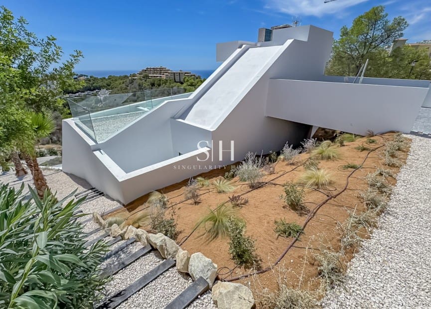 4 bedroom Villa for sale in Altea with pool - € 2,290,000 (Ref: 9811094)