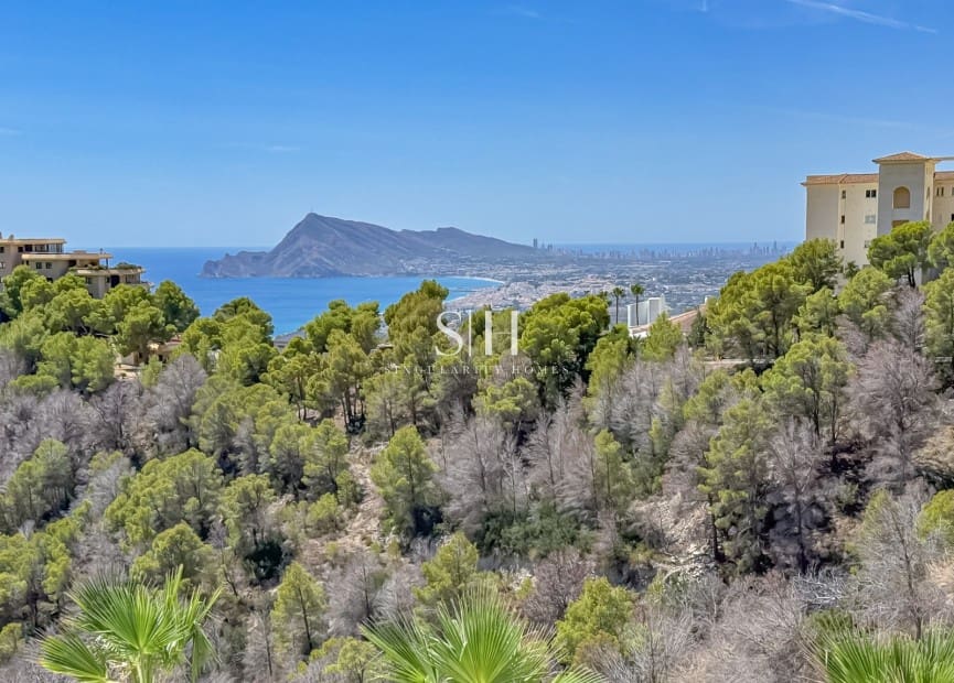 4 bedroom Villa for sale in Altea with pool - € 2,290,000 (Ref: 9811094)