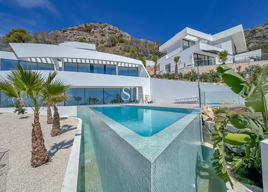 4 bedroom Villa for sale in Altea with pool - € 2,290,000 (Ref: 9811094)