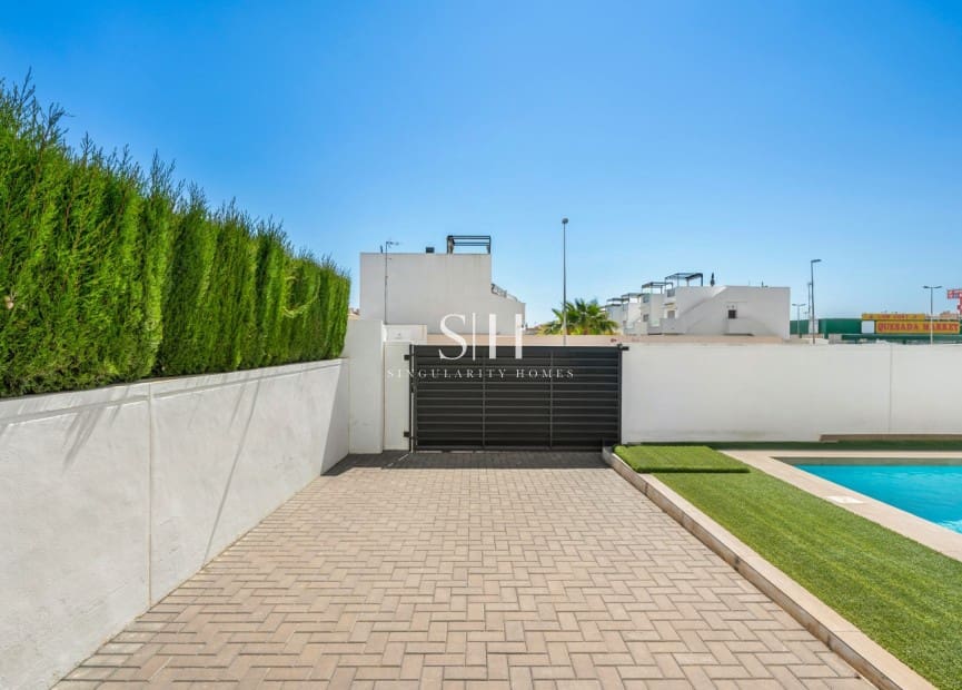 3 soveværelse Villa til salg i Ciudad Quesada med swimmingpool - € 499.000 (Ref: 9811095)
