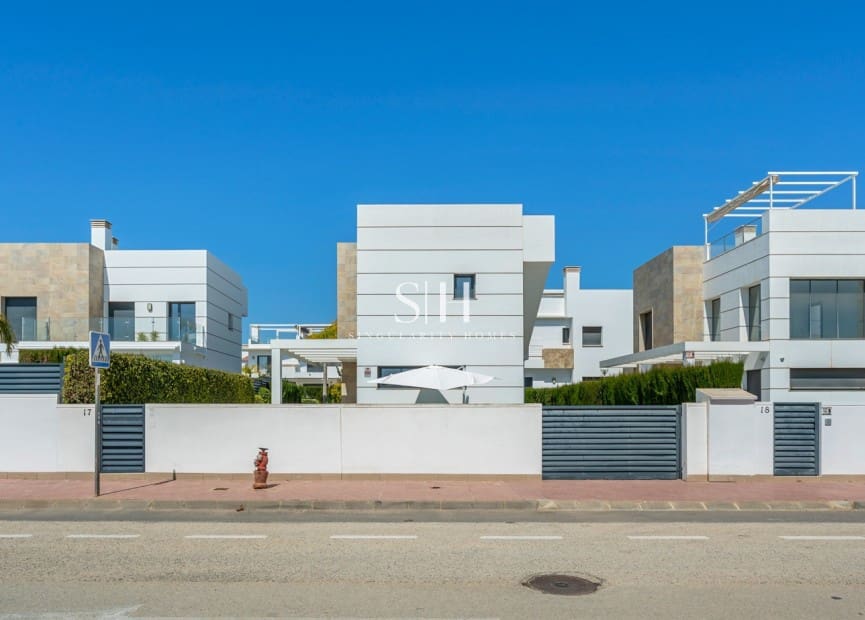3 soveværelse Villa til salg i Ciudad Quesada med swimmingpool - € 499.000 (Ref: 9811095)