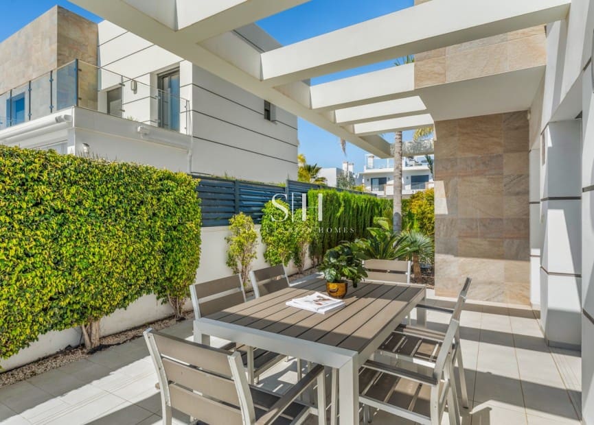 3 soveværelse Villa til salg i Ciudad Quesada med swimmingpool - € 499.000 (Ref: 9811095)