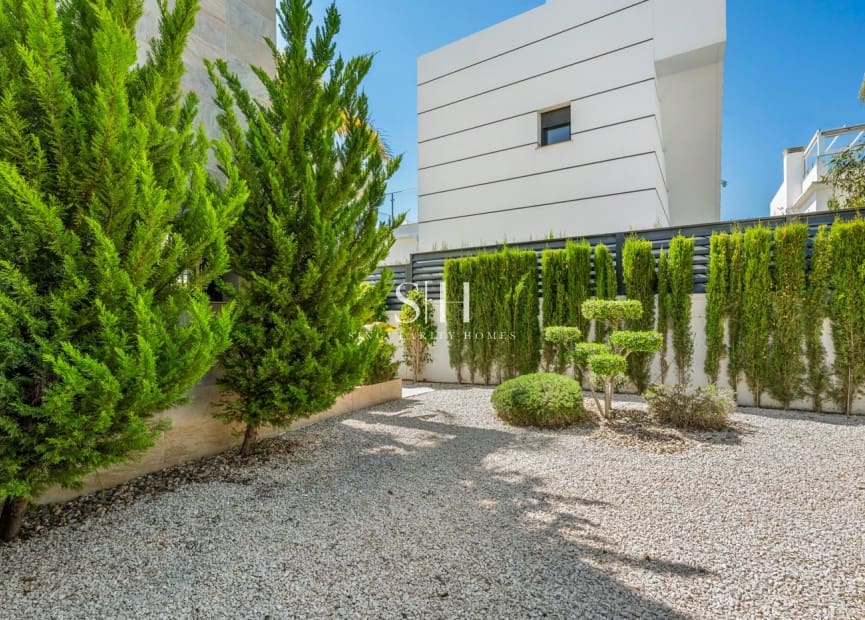 3 soveværelse Villa til salg i Ciudad Quesada med swimmingpool - € 499.000 (Ref: 9811095)