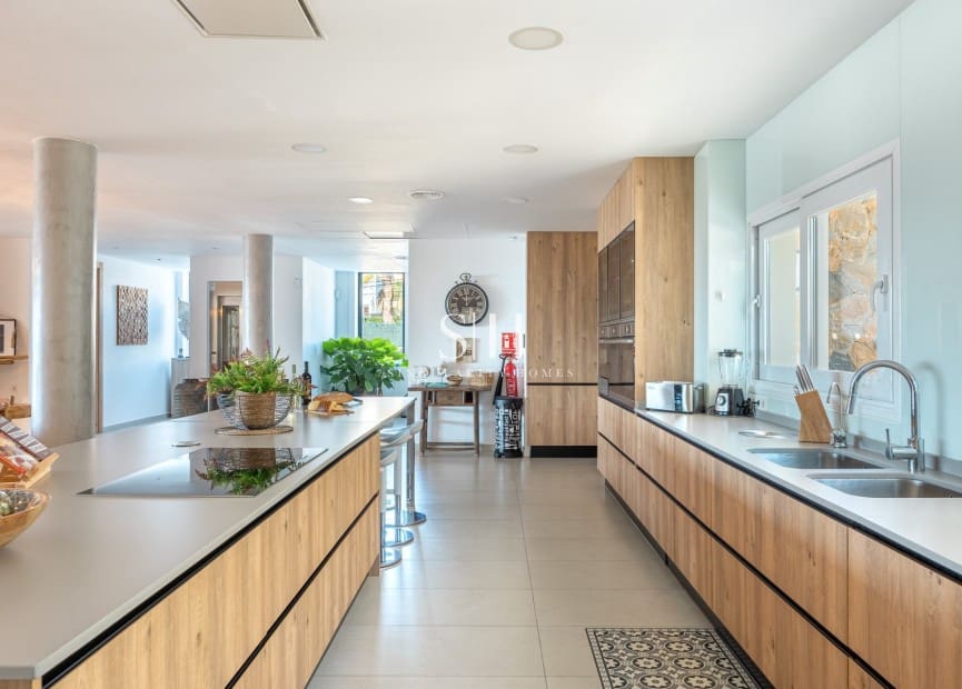 6 bedroom Villa for sale in Montiboli with pool - € 3,200,000 (Ref: 9811096)