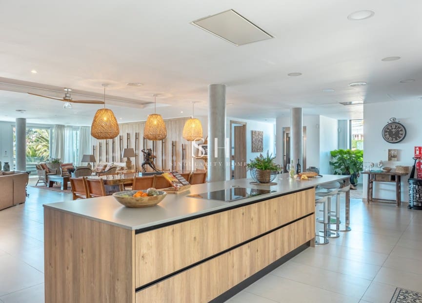 6 bedroom Villa for sale in Montiboli with pool - € 3,200,000 (Ref: 9811096)
