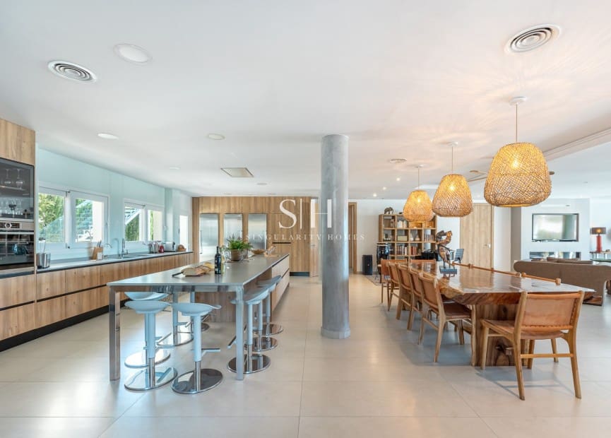 6 bedroom Villa for sale in Montiboli with pool - € 3,200,000 (Ref: 9811096)