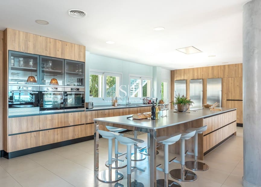 6 bedroom Villa for sale in Montiboli with pool - € 3,200,000 (Ref: 9811096)