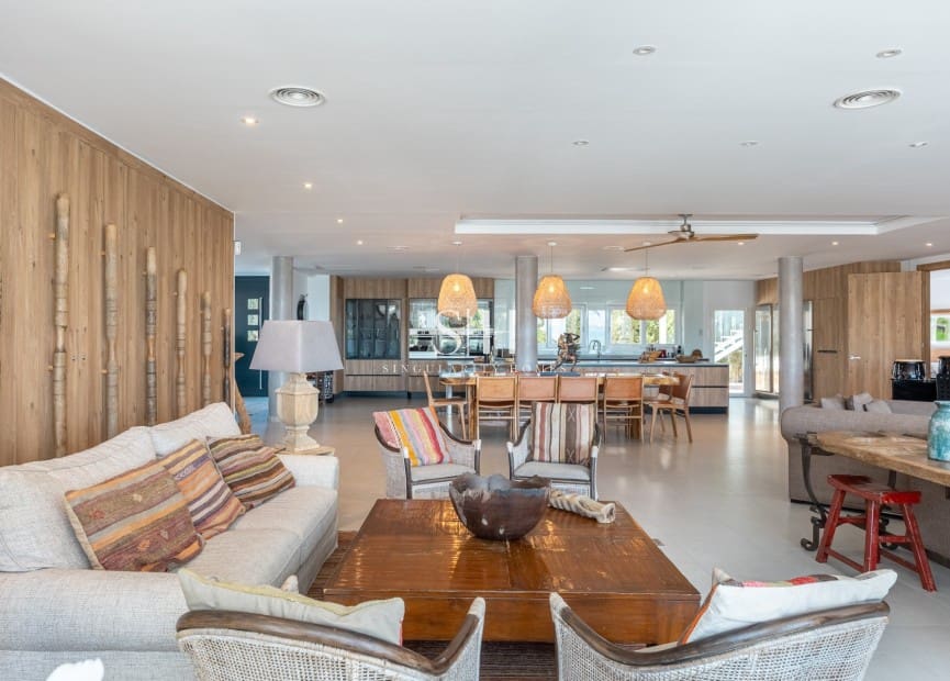 6 bedroom Villa for sale in Montiboli with pool - € 3,200,000 (Ref: 9811096)