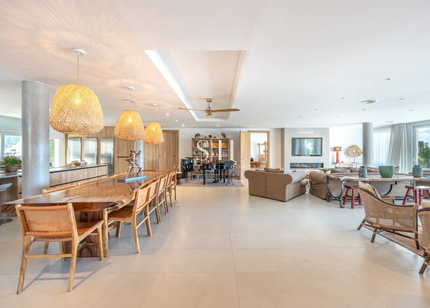 6 bedroom Villa for sale in Montiboli with pool - € 3,200,000 (Ref: 9811096)