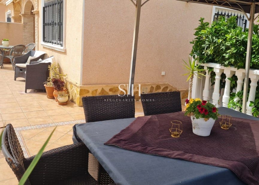 3 sovrum Villa till salu i Orihuela Costa - 275 000 € (Ref: 9811098)