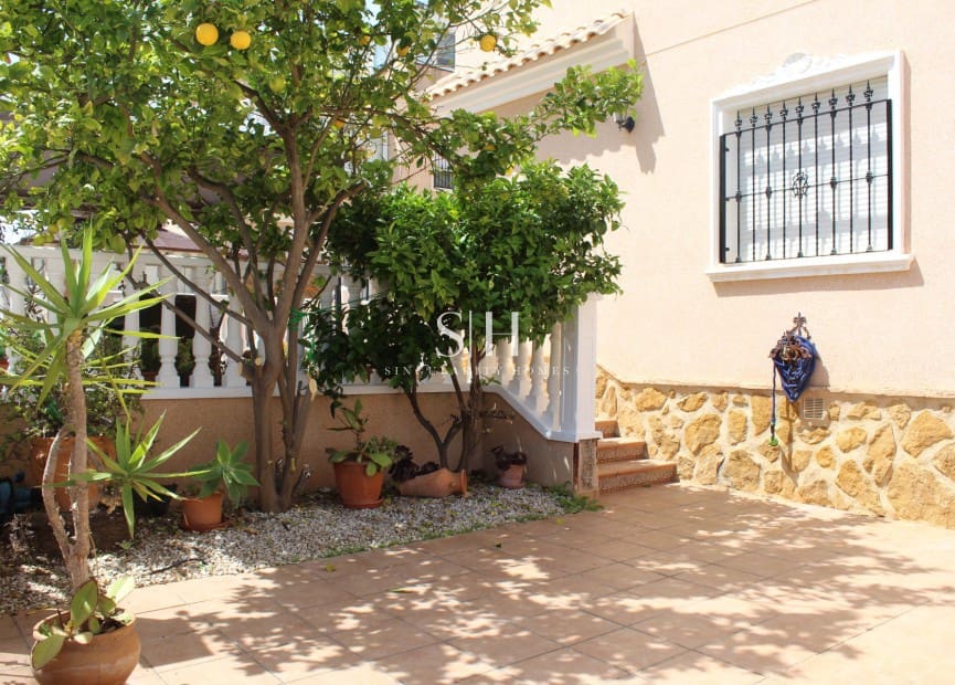 3 sovrum Villa till salu i Orihuela Costa - 275 000 € (Ref: 9811098)