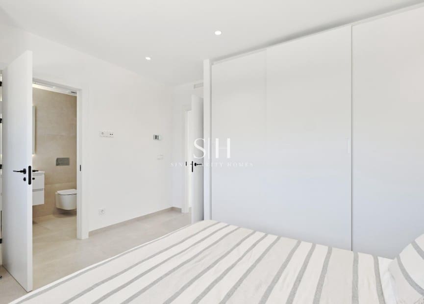 3 slaapkamer Villa te koop in Orihuela Costa met zwembad - € 760.000 (Ref: 9844435)