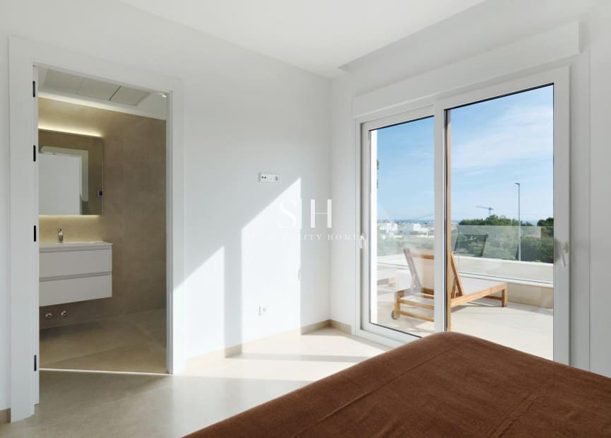 3 slaapkamer Villa te koop in Orihuela Costa met zwembad - € 760.000 (Ref: 9844435)