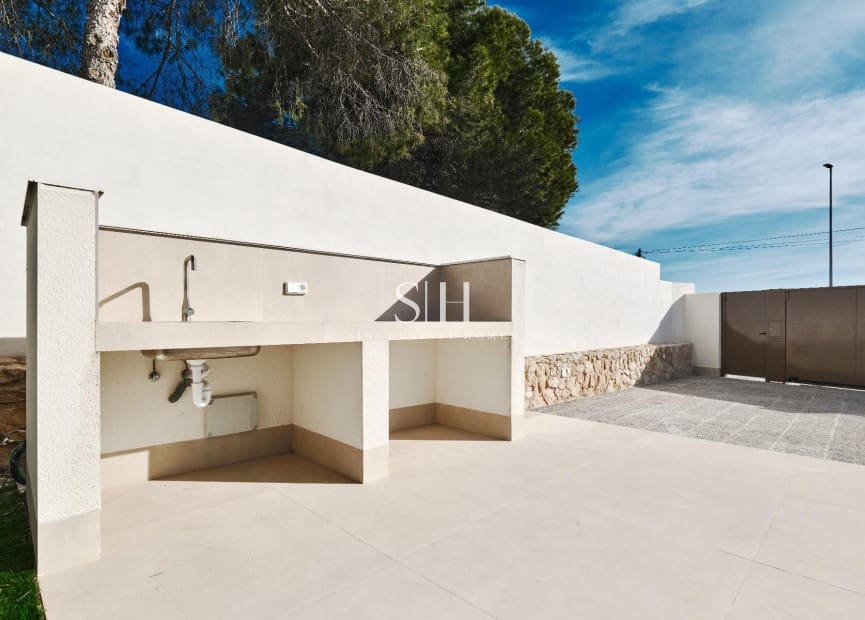 3 slaapkamer Villa te koop in Orihuela Costa met zwembad - € 760.000 (Ref: 9844435)