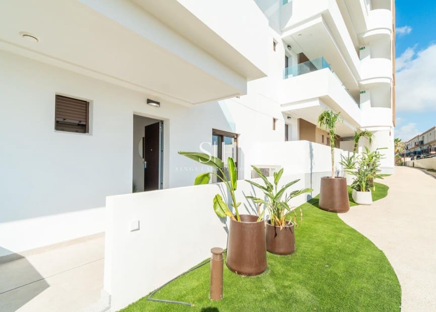 2 sypialnia Apartament na sprzedaż w Playa Flamenca z basenem garażem - 375 000 € (Ref: 9844438)
