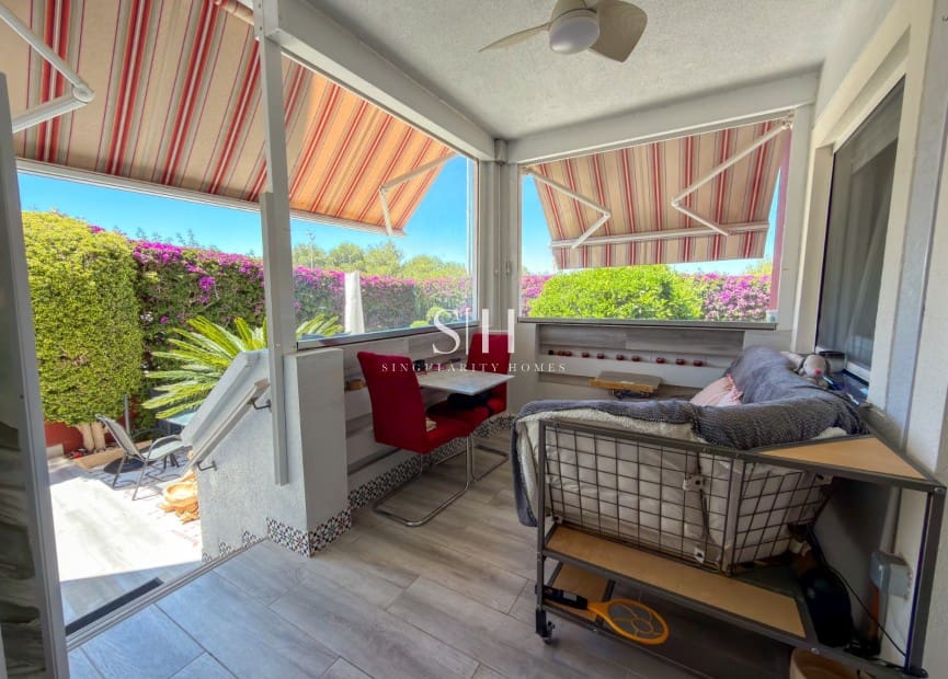 2 soveværelse Byhus til salg i Orihuela Costa med swimmingpool garage - € 182.500 (Ref: 9854310)