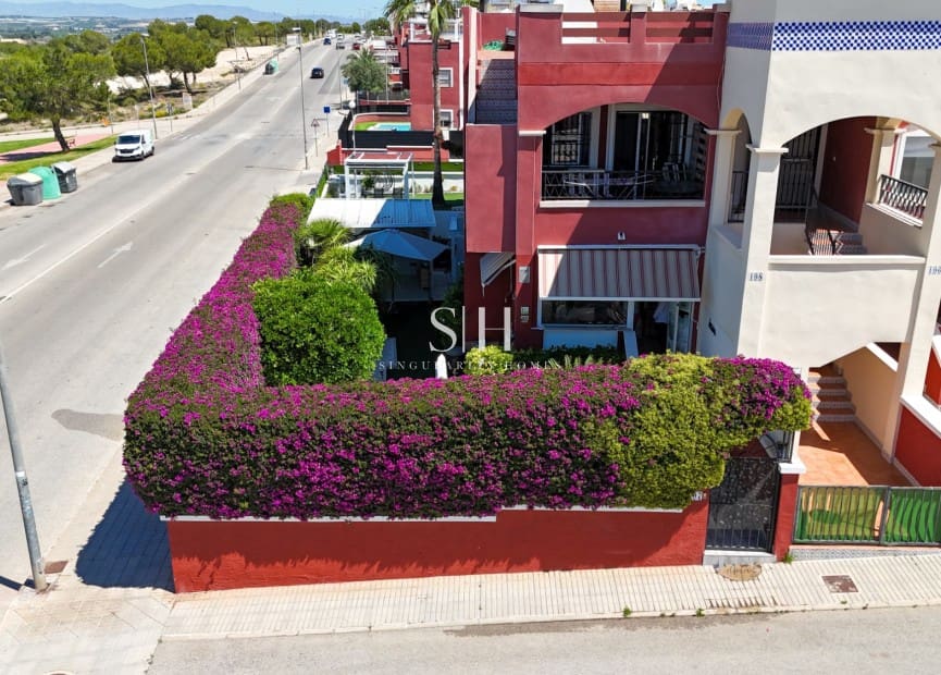 2 soveværelse Byhus til salg i Orihuela Costa med swimmingpool garage - € 182.500 (Ref: 9854310)