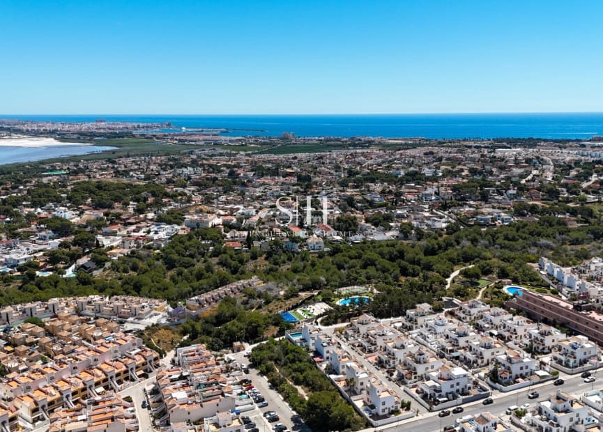 2 soveværelse Byhus til salg i Orihuela Costa med swimmingpool garage - € 182.500 (Ref: 9854310)