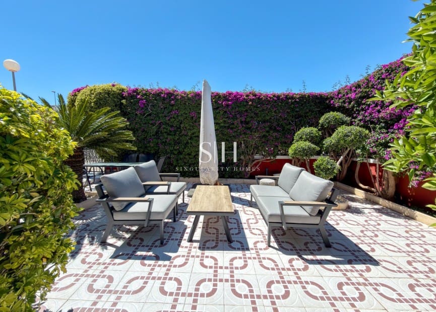 2 soveværelse Byhus til salg i Orihuela Costa med swimmingpool garage - € 182.500 (Ref: 9854310)