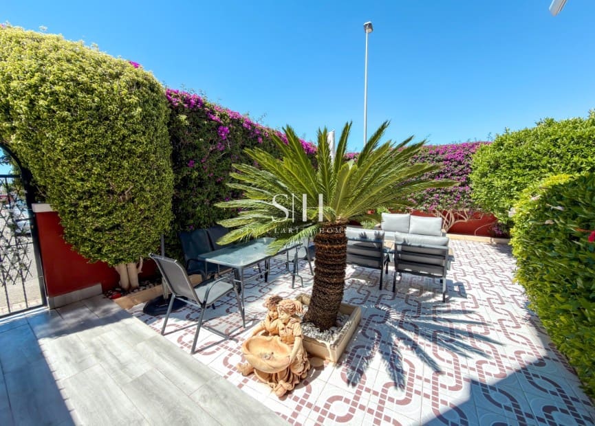 2 soveværelse Byhus til salg i Orihuela Costa med swimmingpool garage - € 182.500 (Ref: 9854310)