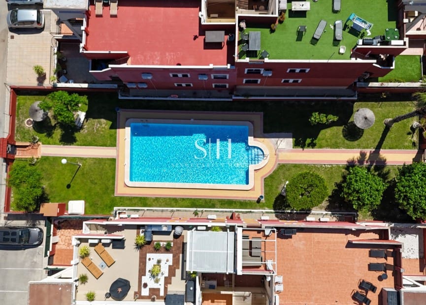 2 soveværelse Byhus til salg i Orihuela Costa med swimmingpool garage - € 182.500 (Ref: 9854310)