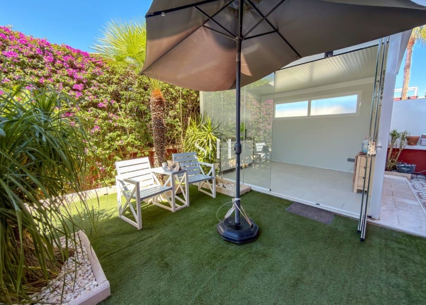 2 soveværelse Byhus til salg i Orihuela Costa med swimmingpool garage - € 182.500 (Ref: 9854310)