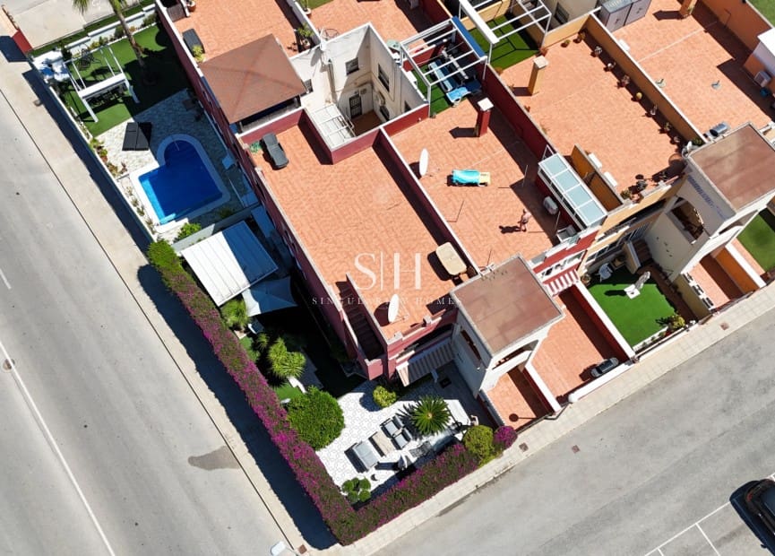 2 soveværelse Byhus til salg i Orihuela Costa med swimmingpool garage - € 182.500 (Ref: 9854310)