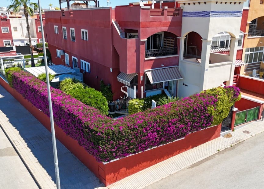 2 soveværelse Byhus til salg i Orihuela Costa med swimmingpool garage - € 182.500 (Ref: 9854310)