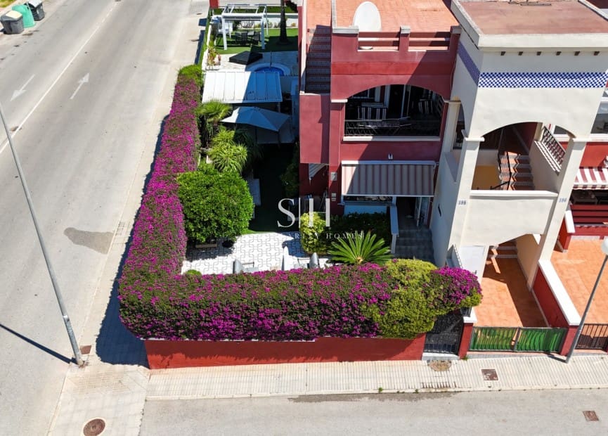2 soveværelse Byhus til salg i Orihuela Costa med swimmingpool garage - € 182.500 (Ref: 9854310)