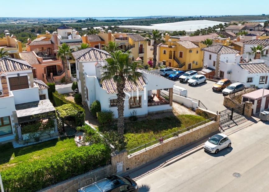 3 bedroom Villa for sale in Algorfa with pool - € 375,000 (Ref: 9863500)
